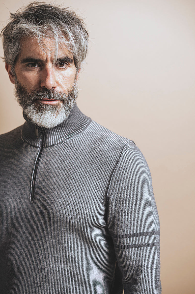 Sportlicher Zipptroyer aus 2-färbiger Rippe und Ringel am Arm, 100% Merino, relaxed fit