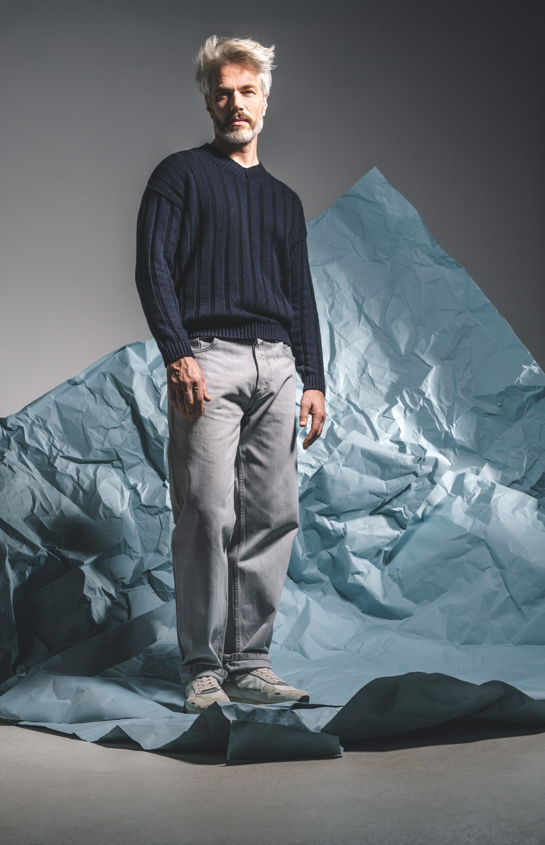 Moderner V-Pullover aus luxuriösem Kaschmirmix, modern fit