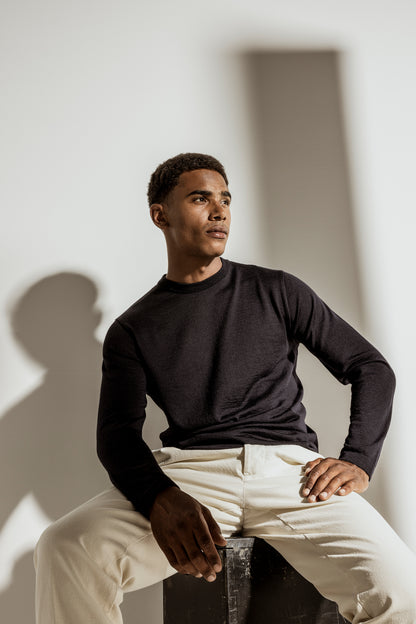 Rundhalspullover  aus extrafeiner Merino-Seide, Regular Fit