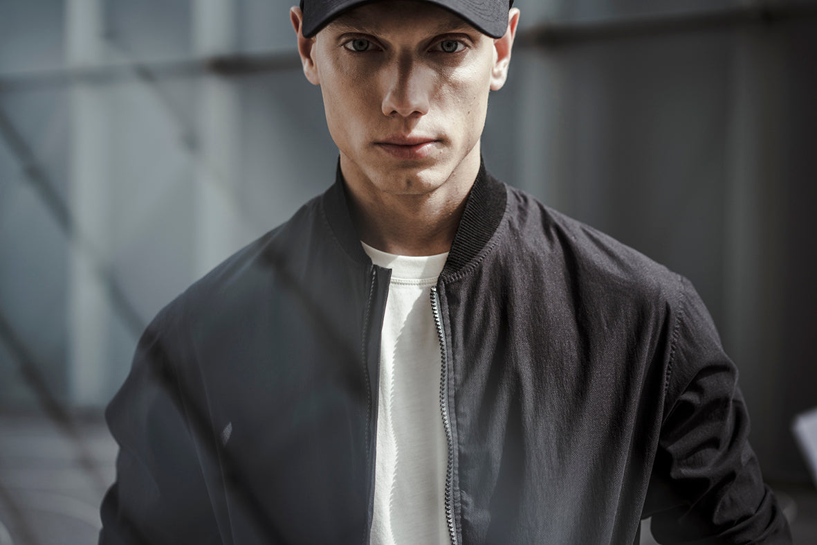 Zero Weight Bomberjacke aus ultraleichtem Baumwoll-Nylon-Mix, Relaxed Fit