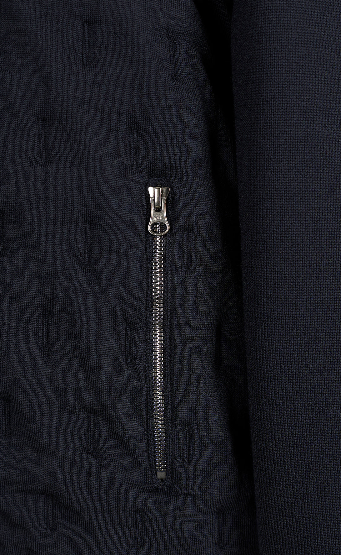 Innovative Outdoor-Strickjacke in Steppoptik aus feinster Merinowolle, relaxed fit