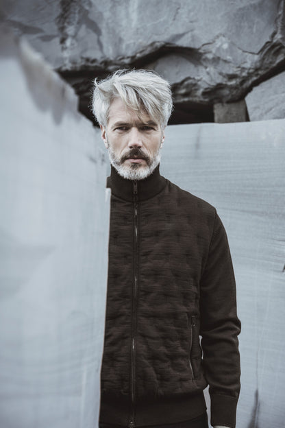 Innovative Outdoor-Strickjacke in Steppoptik aus feinster Merinowolle, relaxed fit