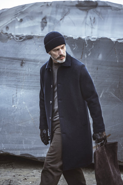 Zeitloser Mantel aus reinem Merino-Wollwalk, relaxed fit