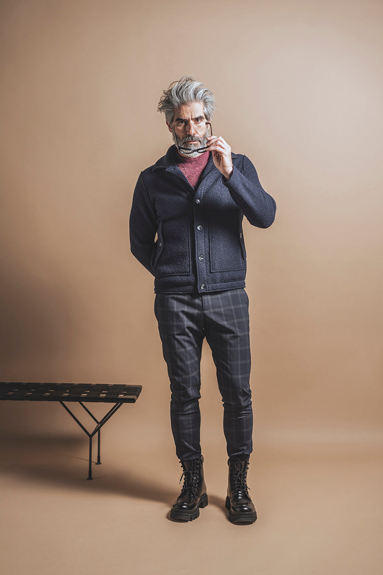 Pullover mit  Stehkragen aus leichtem, elastischem Merino-Bouclégarn, regular fit