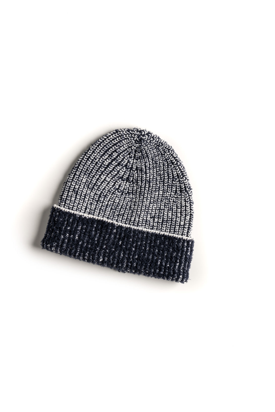 Mütze aus zweifärbiger Merinorippe